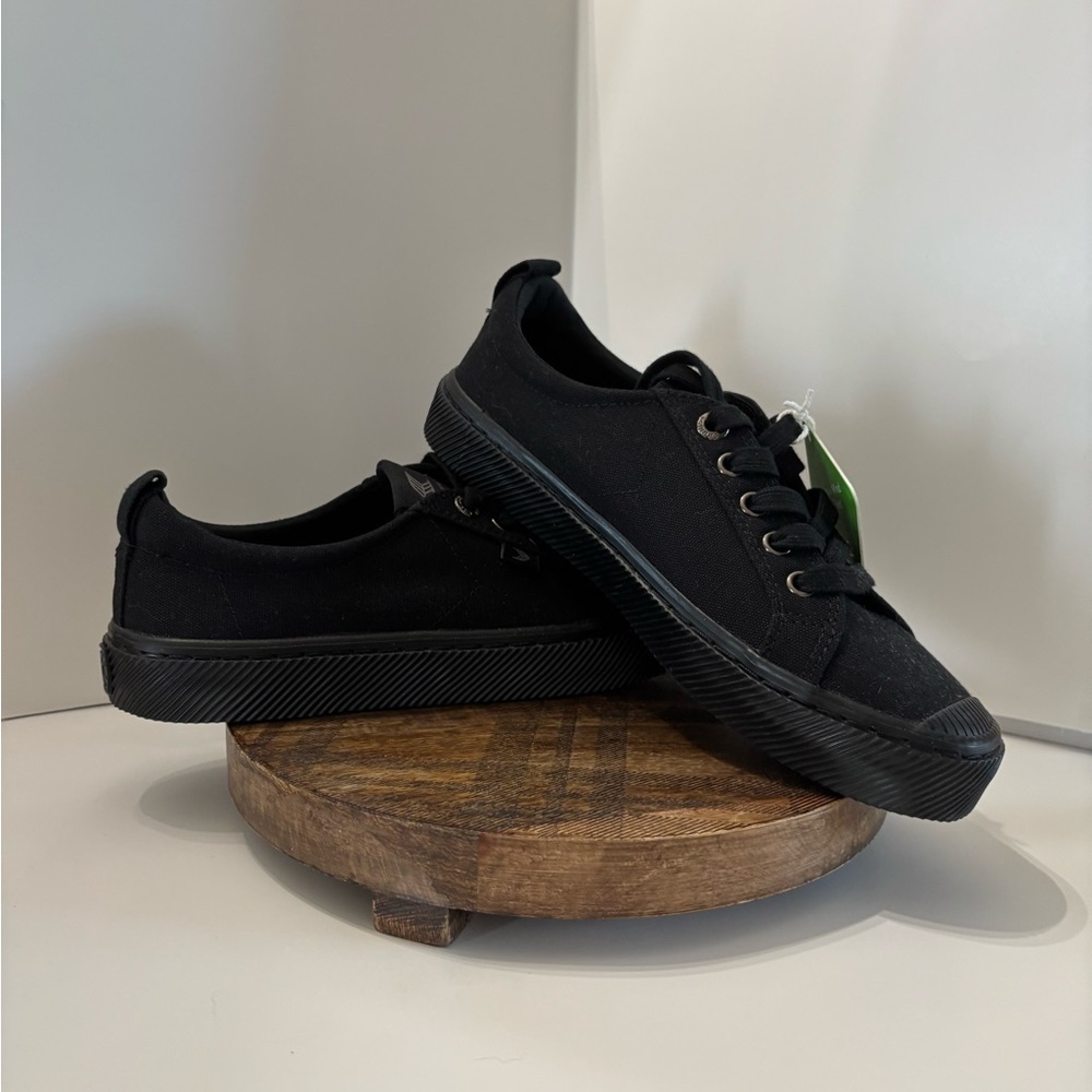 Carium black
women’s/mens 8.5/7 Black Low-Top Sneakers Brand New no box - Picture 10 of 11